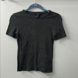 Forever 21 Grey and Black Ribbed Stretchy Short Sleeve Crew Neck Tee Shirt Small